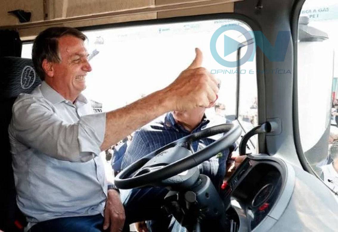 Ex-Presidente Jair Bolsonaro pagou irregularmente mais de R$ 2 bilhões para caminhoneiros e taxistas